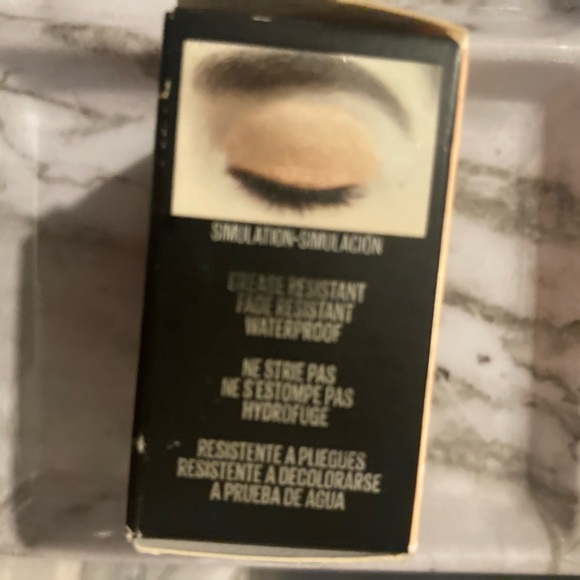 Maybelline New York Color Tattoo Eyeshadow - Picture 2 of 7